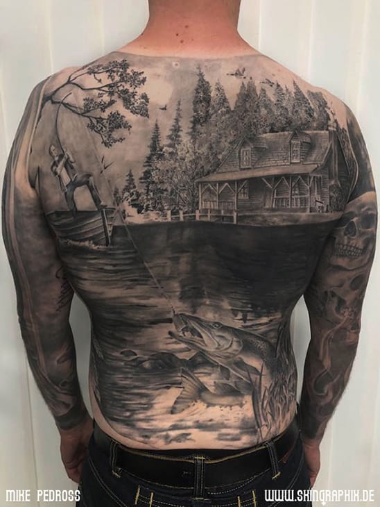 Rückentattoo Motiv mit Angler im Boot beim Fischen. Fishing on the Sea wildlife