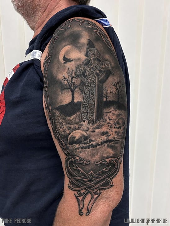 Keltische Kreuz, Grabhügel